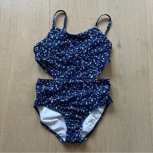 EUC girl’s swimsuit with cut out - Size medium (8)